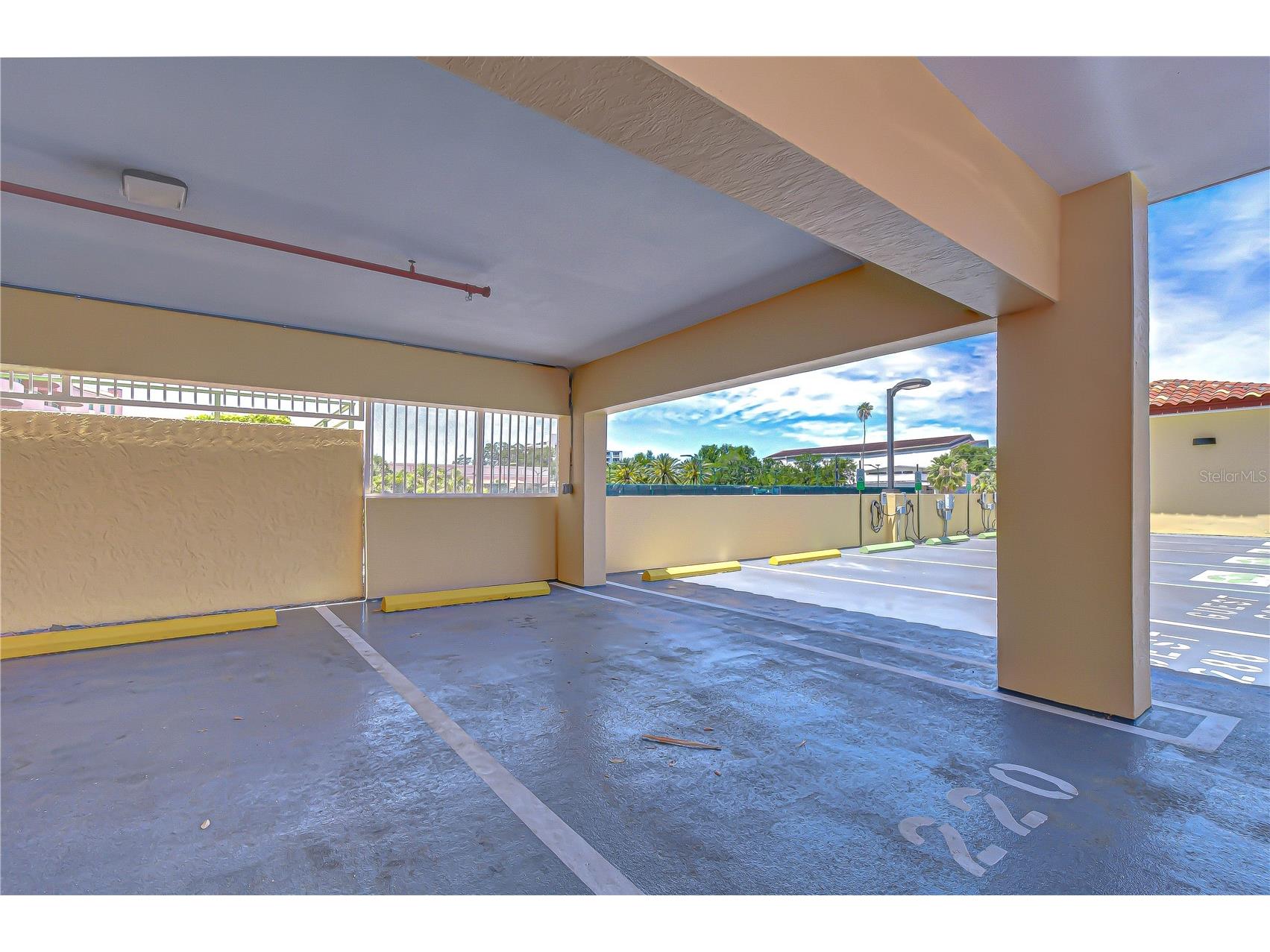 555 5th Avenue NE #711 Saint Petersburg FL 33701 TB8503095 image61