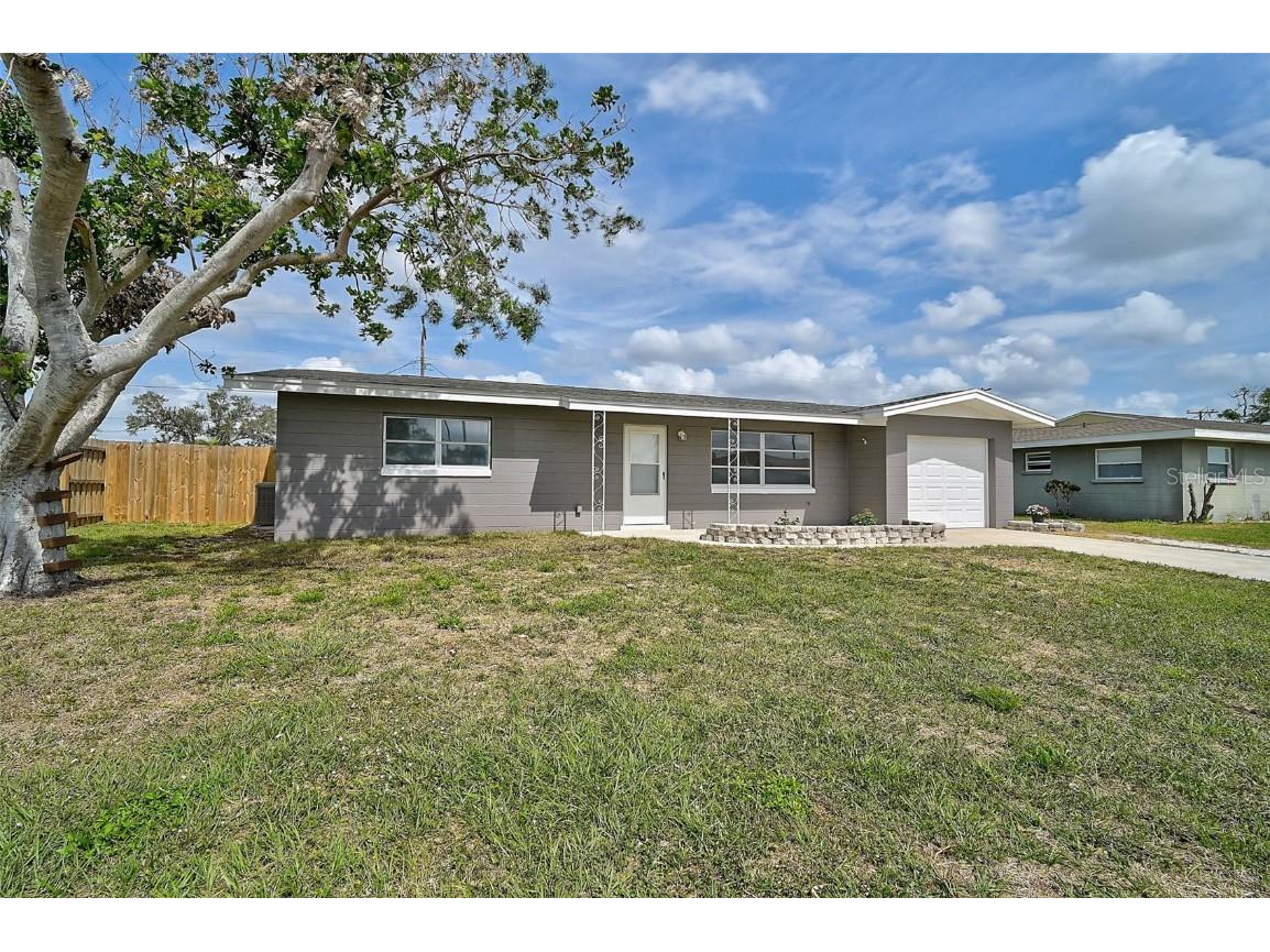 555 Oxford Drive Venice FL 34293 A4643202 image1