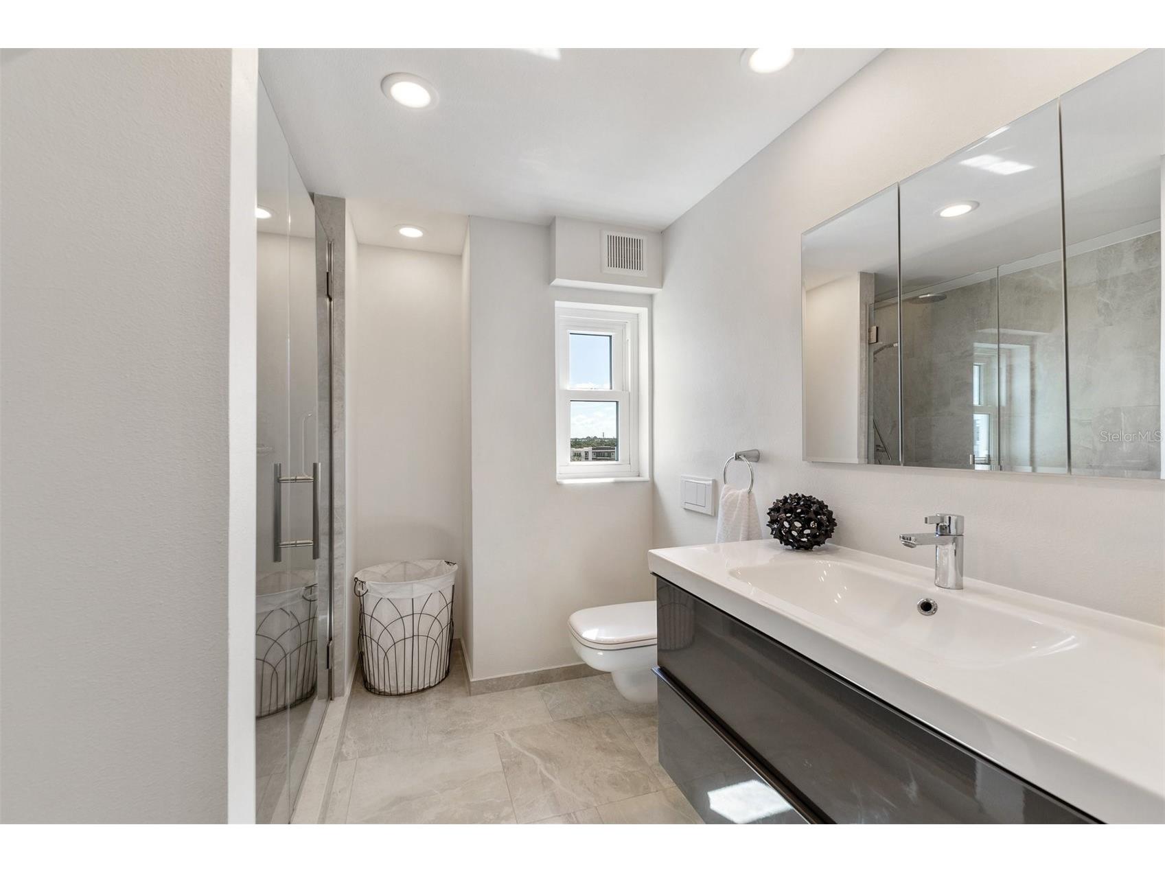 555 S Gulfstream Avenue #804 Sarasota FL 34236 A4678413 image20