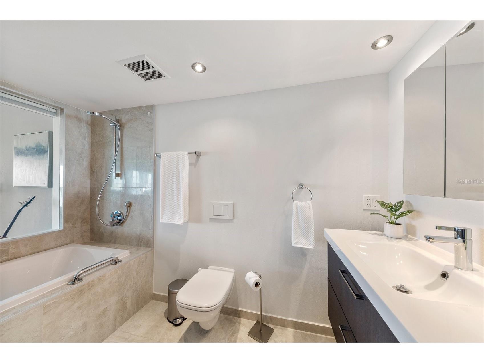 555 S Gulfstream Avenue #804 Sarasota FL 34236 A4678413 image21