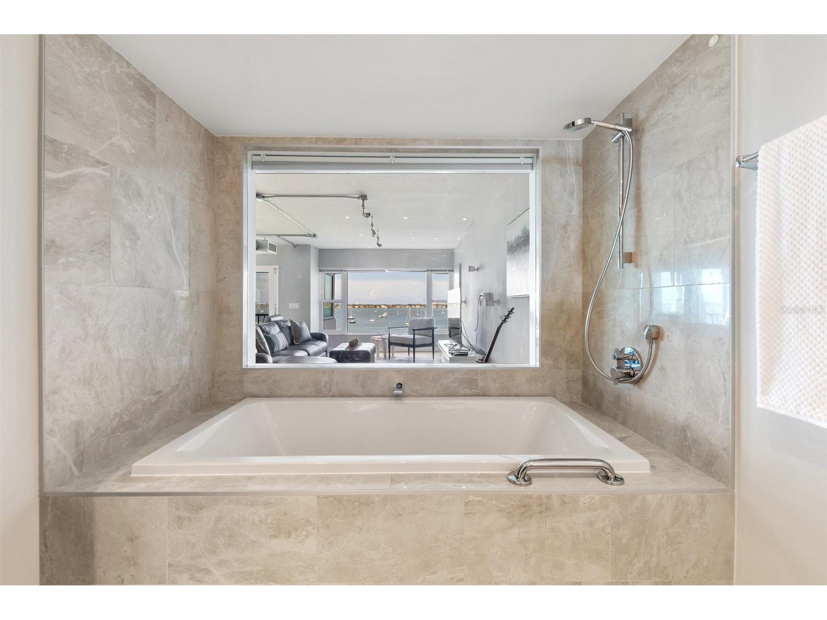 555 S Gulfstream Avenue #804 Sarasota FL 34236 A4678413 image24