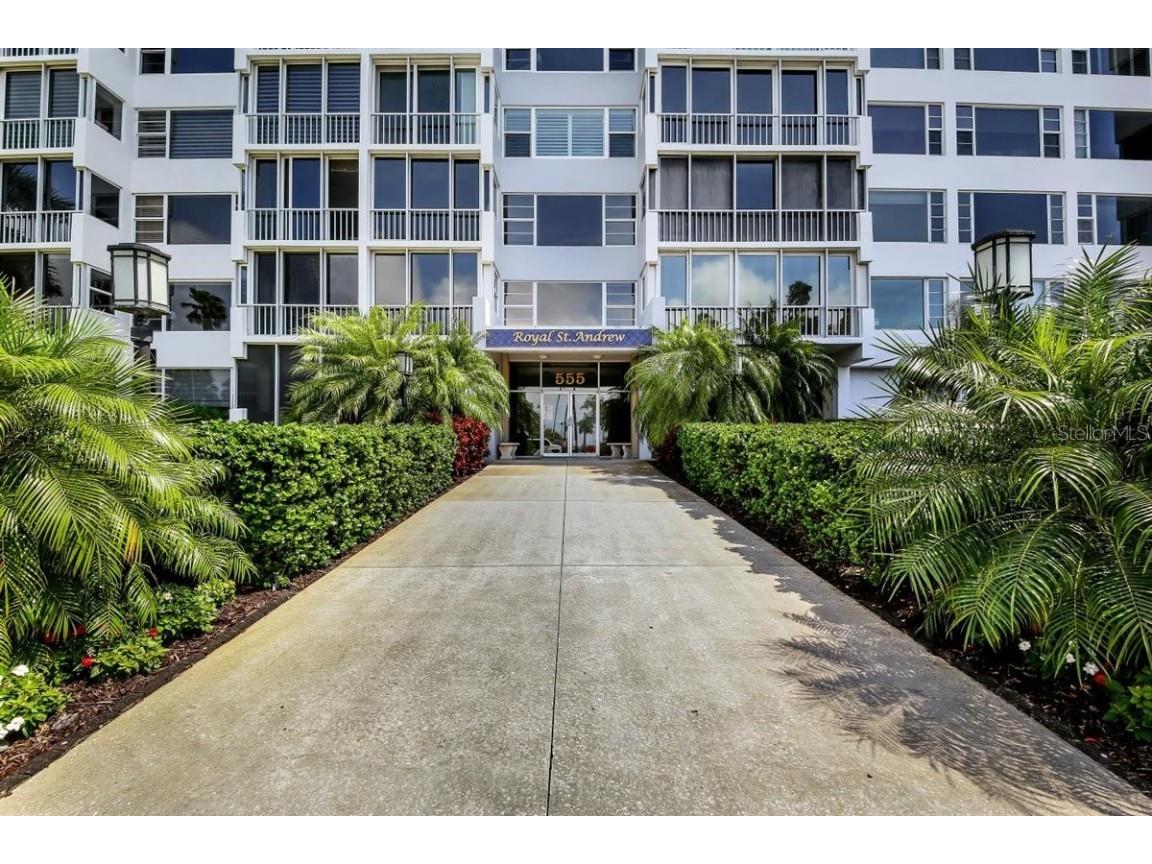 555 S Gulfstream Avenue #902 Sarasota FL 34236 A4592989 image1