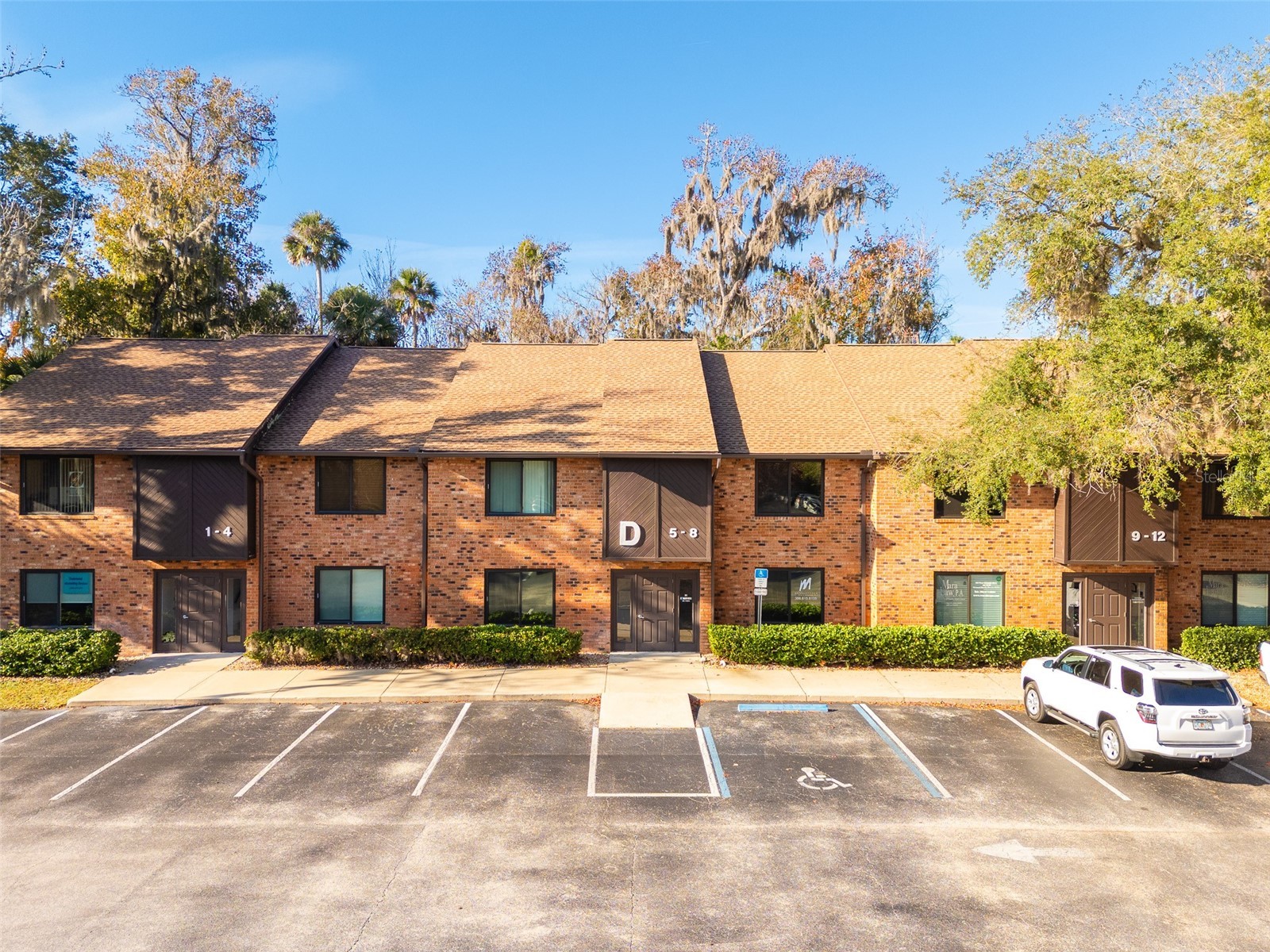 555 W Granada Ormond Beach FL 32174 V4946677 image1