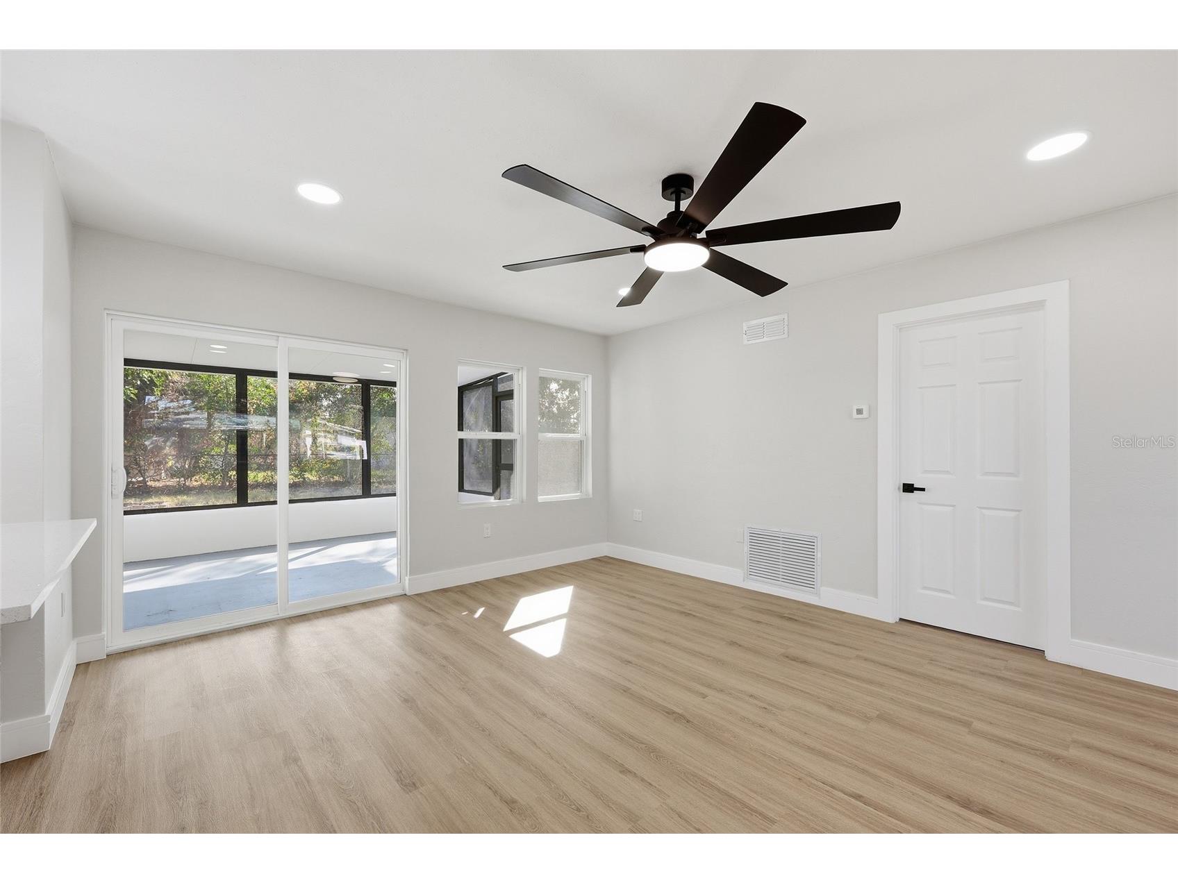 5550 5th Way S Saint Petersburg FL 33705 TB8476145 image10