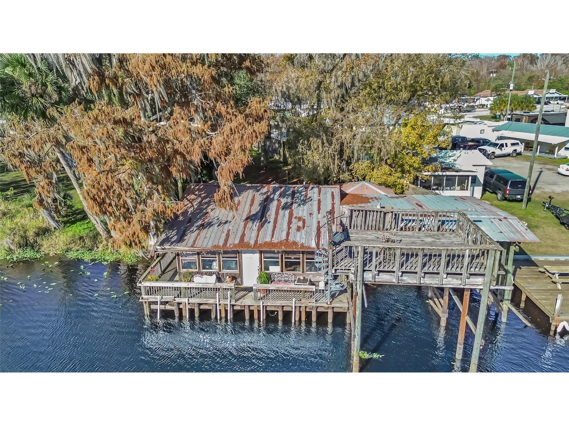 55512 Front Street Astor FL 32102 - ST JOHNS RIVER V4946788 image1