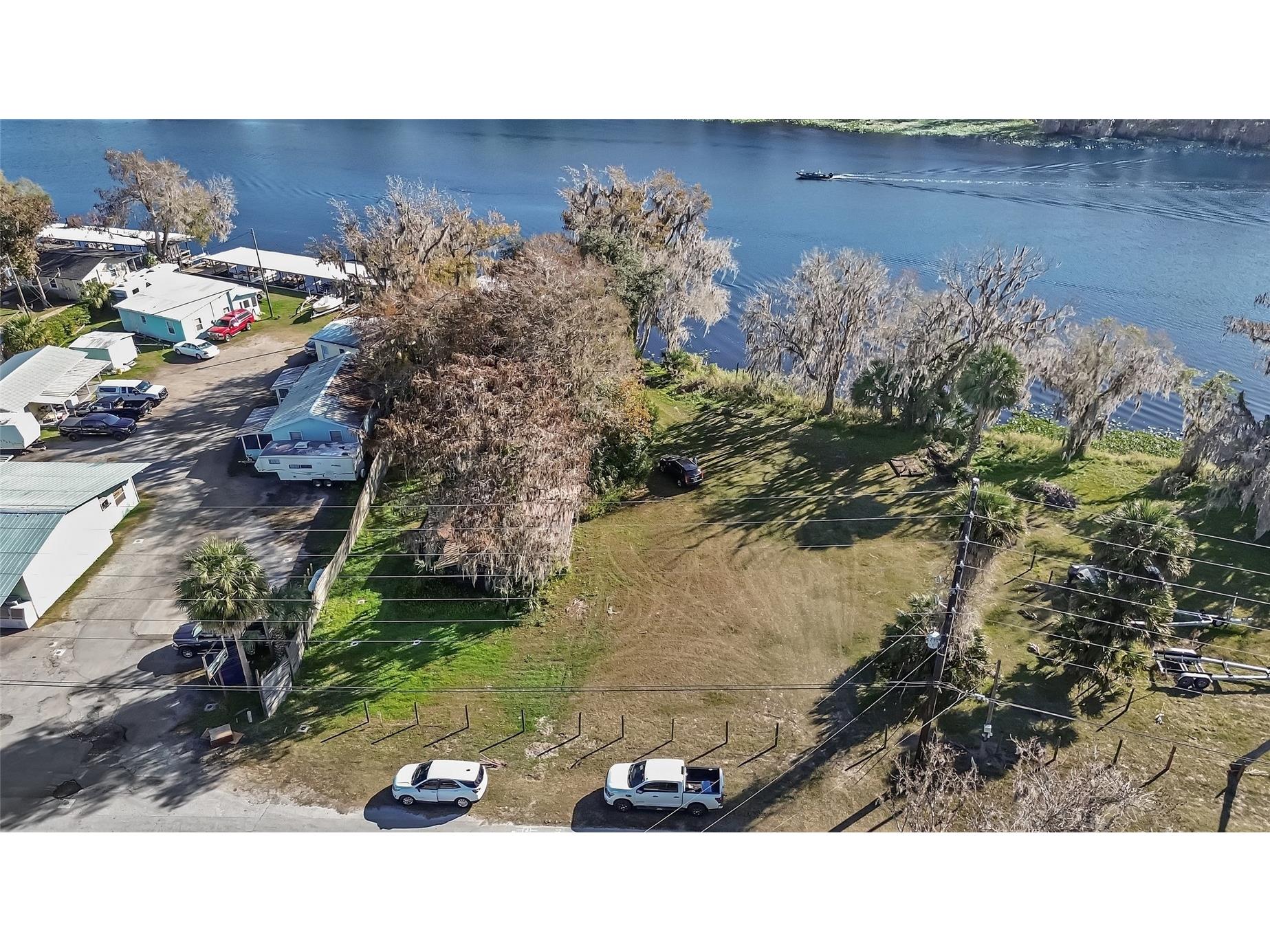 55512 Front Street Astor FL 32102 - ST JOHNS RIVER V4946788 image11