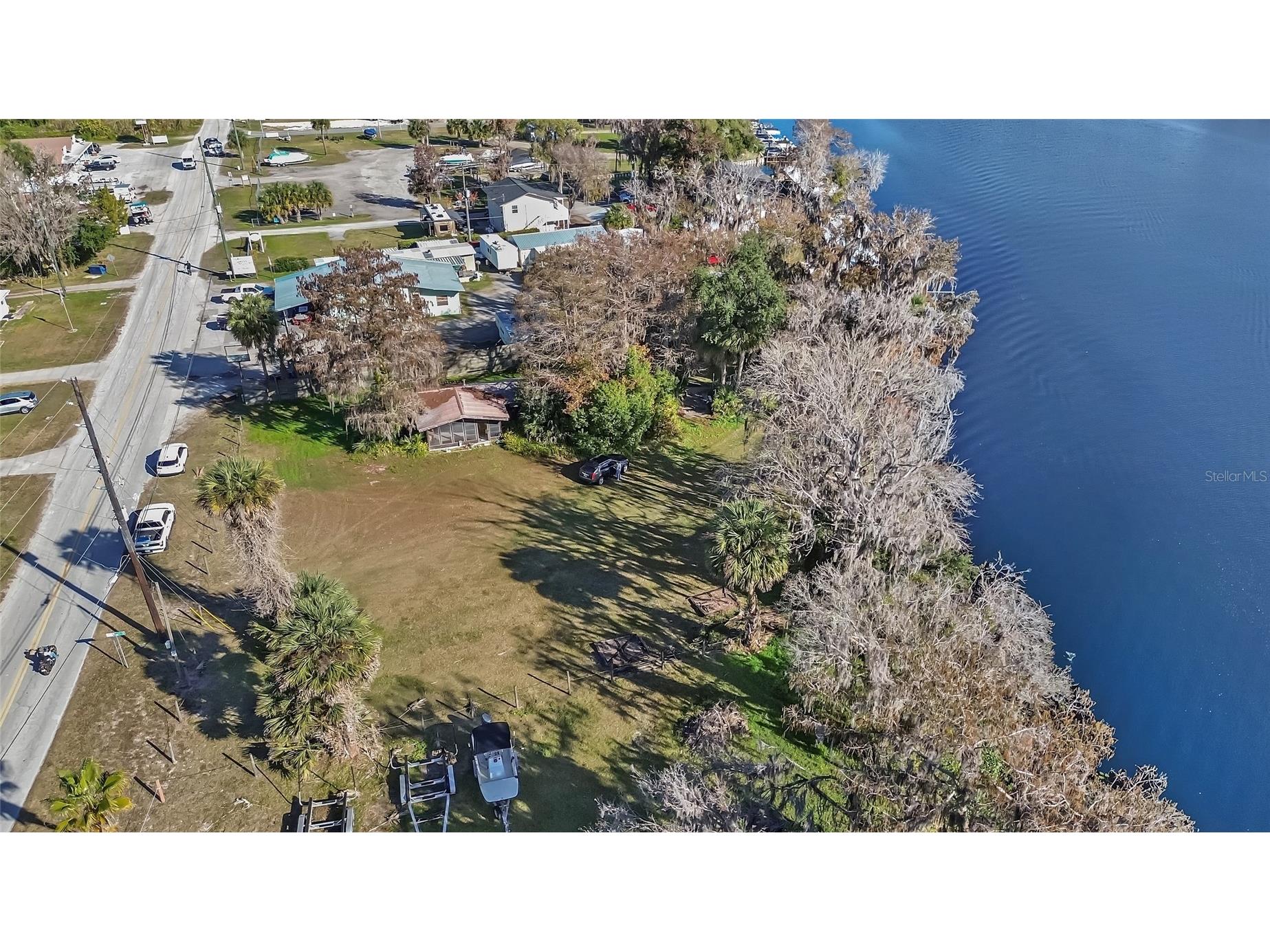 55512 Front Street Astor FL 32102 - ST JOHNS RIVER V4946788 image12