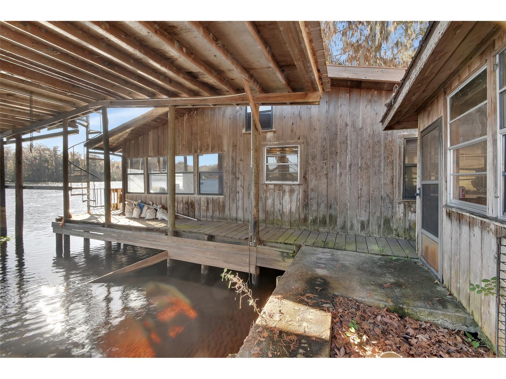 55512 Front Street Astor FL 32102 - ST JOHNS RIVER V4946788 image16
