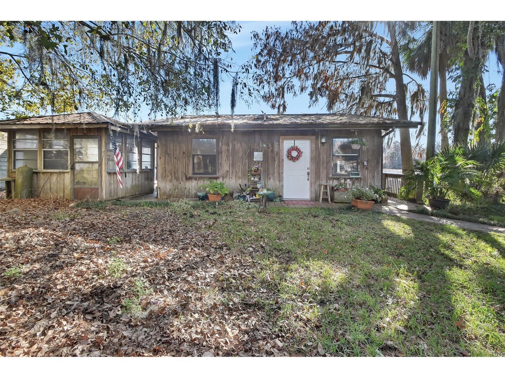 55512 Front Street Astor FL 32102 - ST JOHNS RIVER V4946788 image3