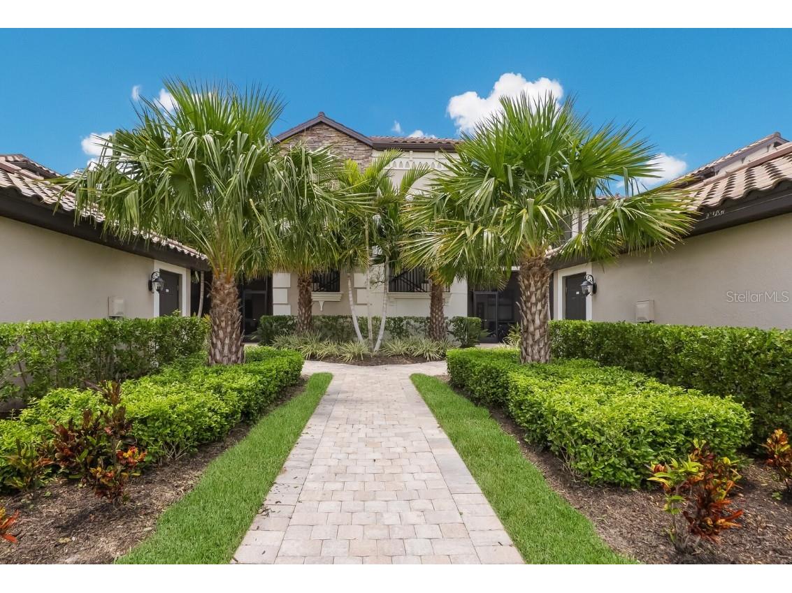 5557 Palmer Circle #202 Bradenton FL 34211 A4652549 image1