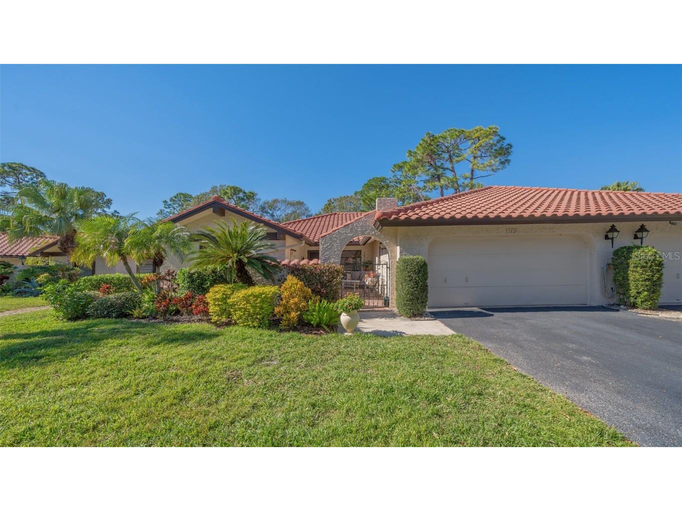 5559 Golf Pointe Drive Sarasota FL 34243 A4556329 image1