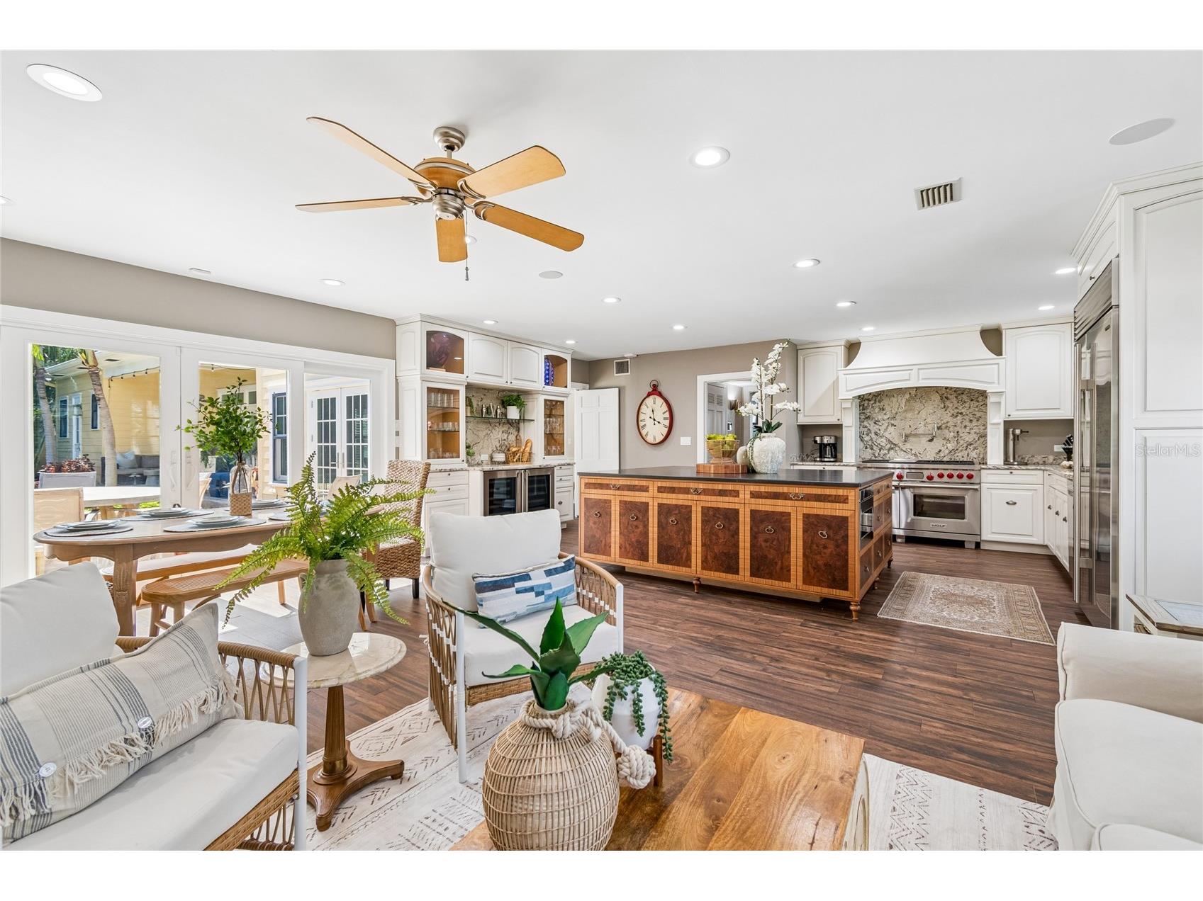 556 21st Avenue NE Saint Petersburg FL 33704 TB8505179 image19
