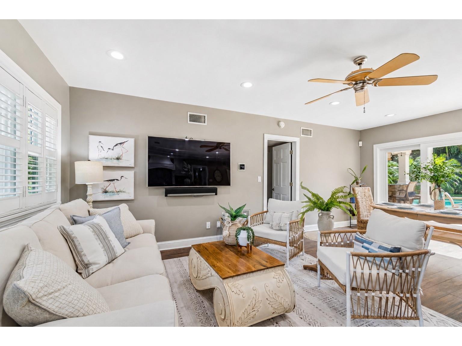 556 21st Avenue NE Saint Petersburg FL 33704 TB8505179 image20