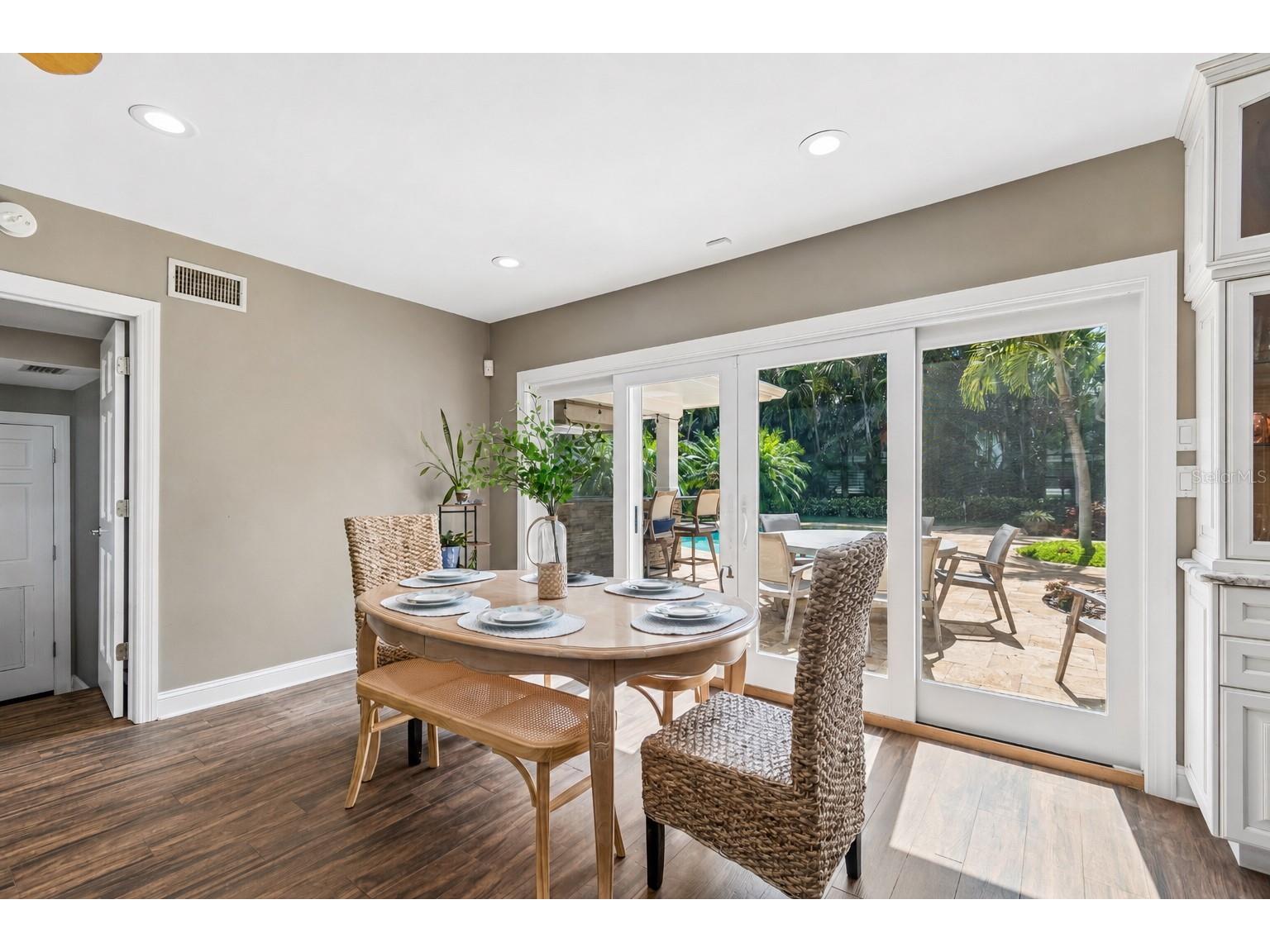 556 21st Avenue NE Saint Petersburg FL 33704 TB8505179 image22