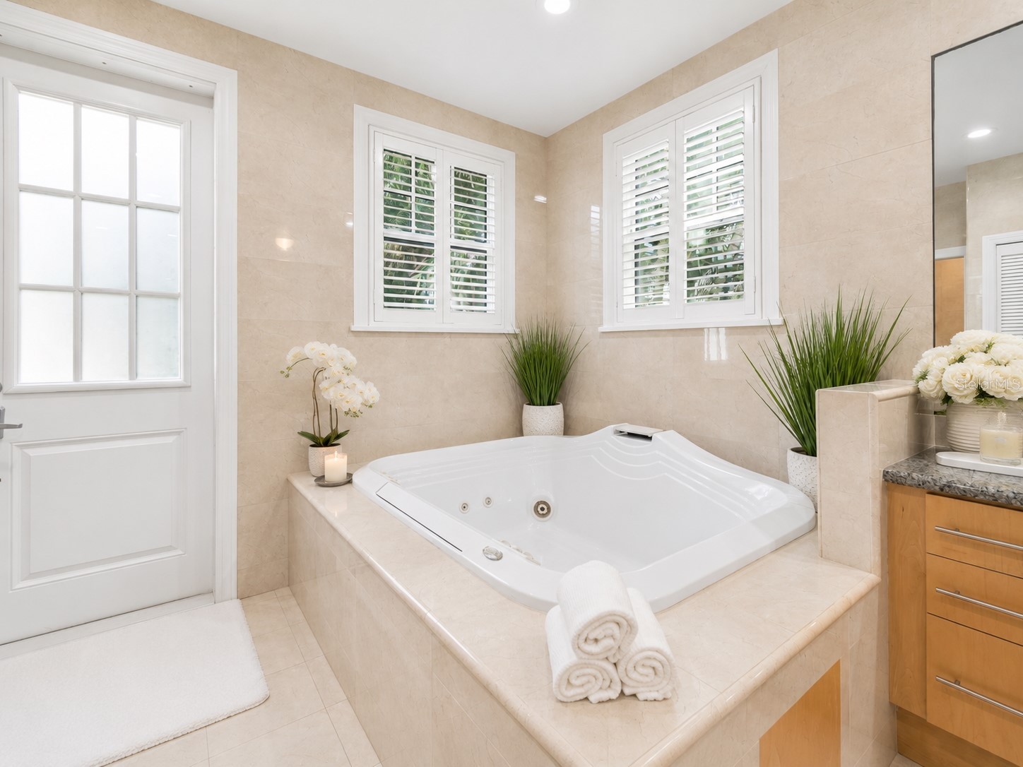 556 21st Avenue NE Saint Petersburg FL 33704 TB8505179 image39