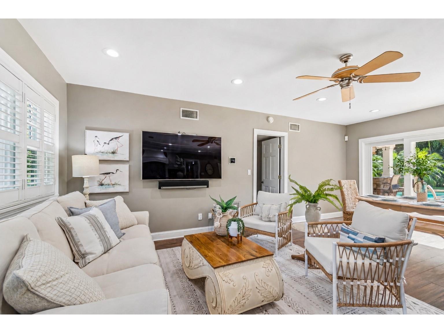556 21st Avenue NE Saint Petersburg FL 33704 TB8505179 image6