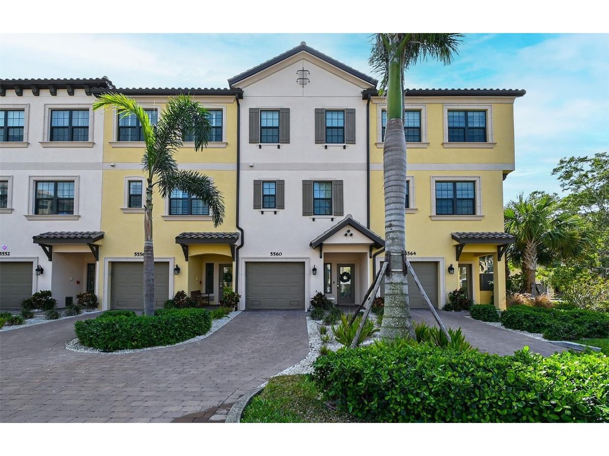 5560 Cannes Circle #3-106 Sarasota FL 34231 A4665433 image1