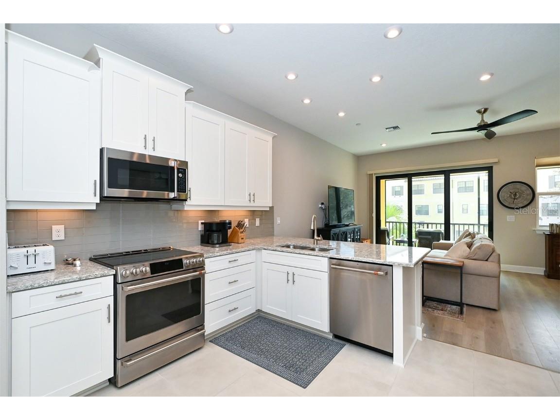 5560 Cannes Circle #3-106 Sarasota FL 34231 A4665433 image15