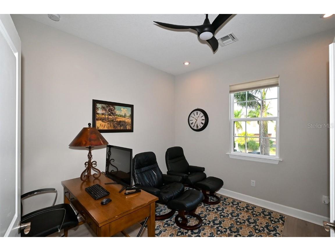 5560 Cannes Circle #3-106 Sarasota FL 34231 A4665433 image16