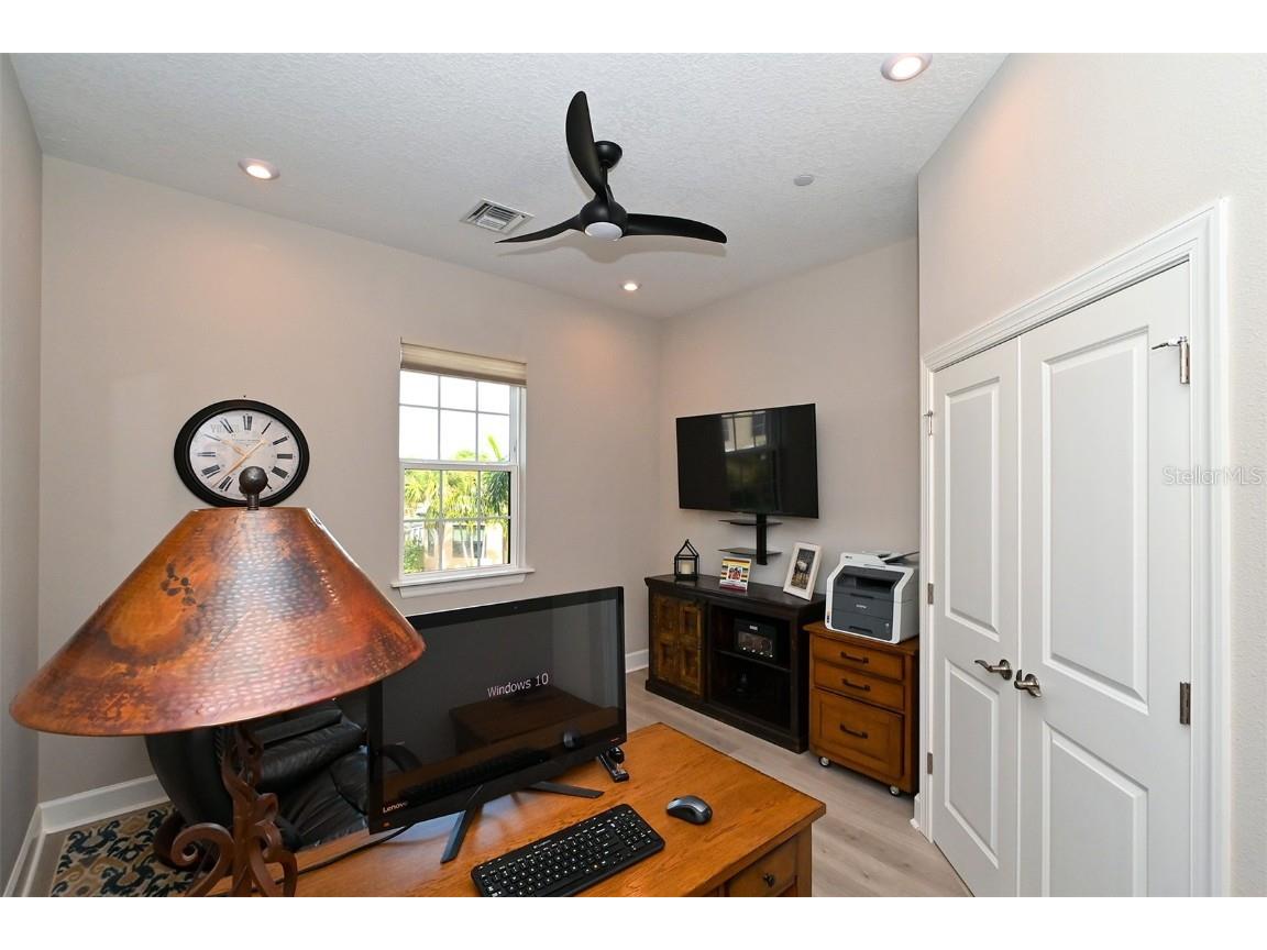 5560 Cannes Circle #3-106 Sarasota FL 34231 A4665433 image18