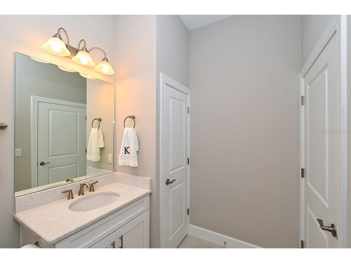 5560 Cannes Circle #3-106 Sarasota FL 34231 A4665433 image21