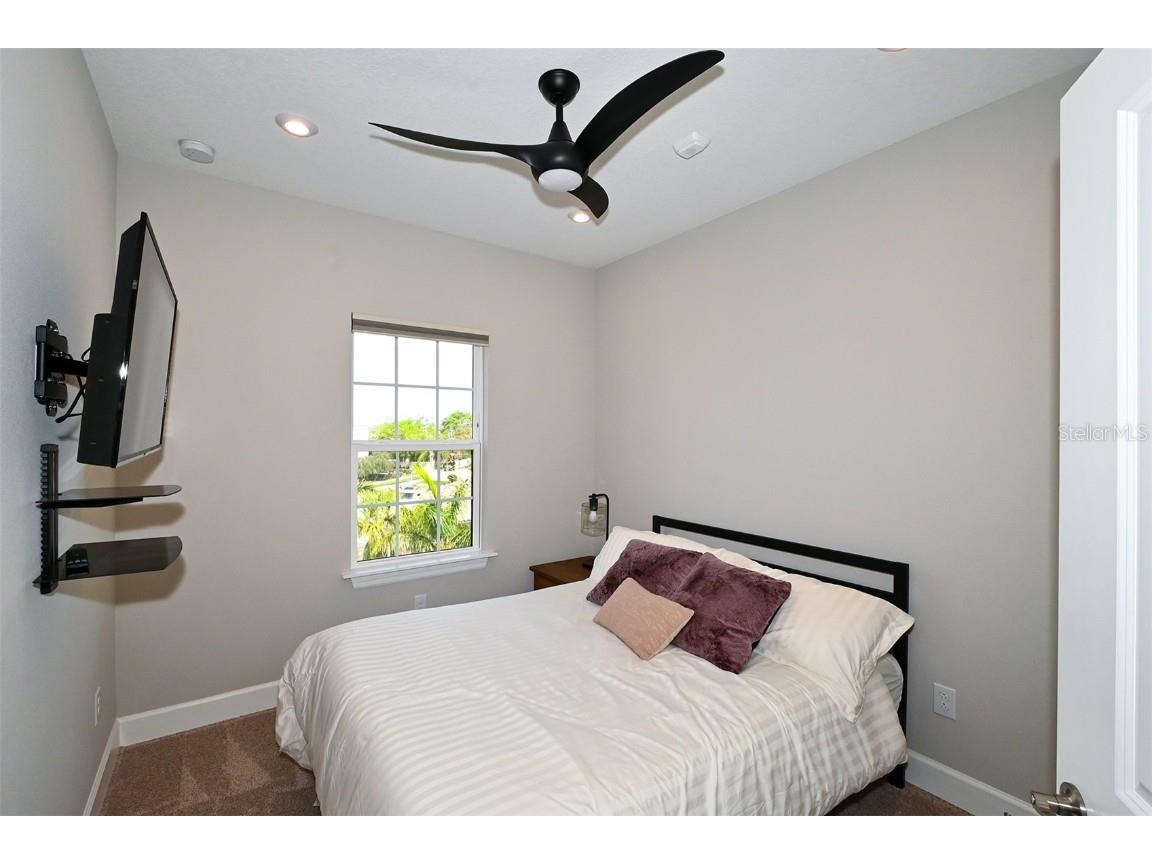 5560 Cannes Circle #3-106 Sarasota FL 34231 A4665433 image27