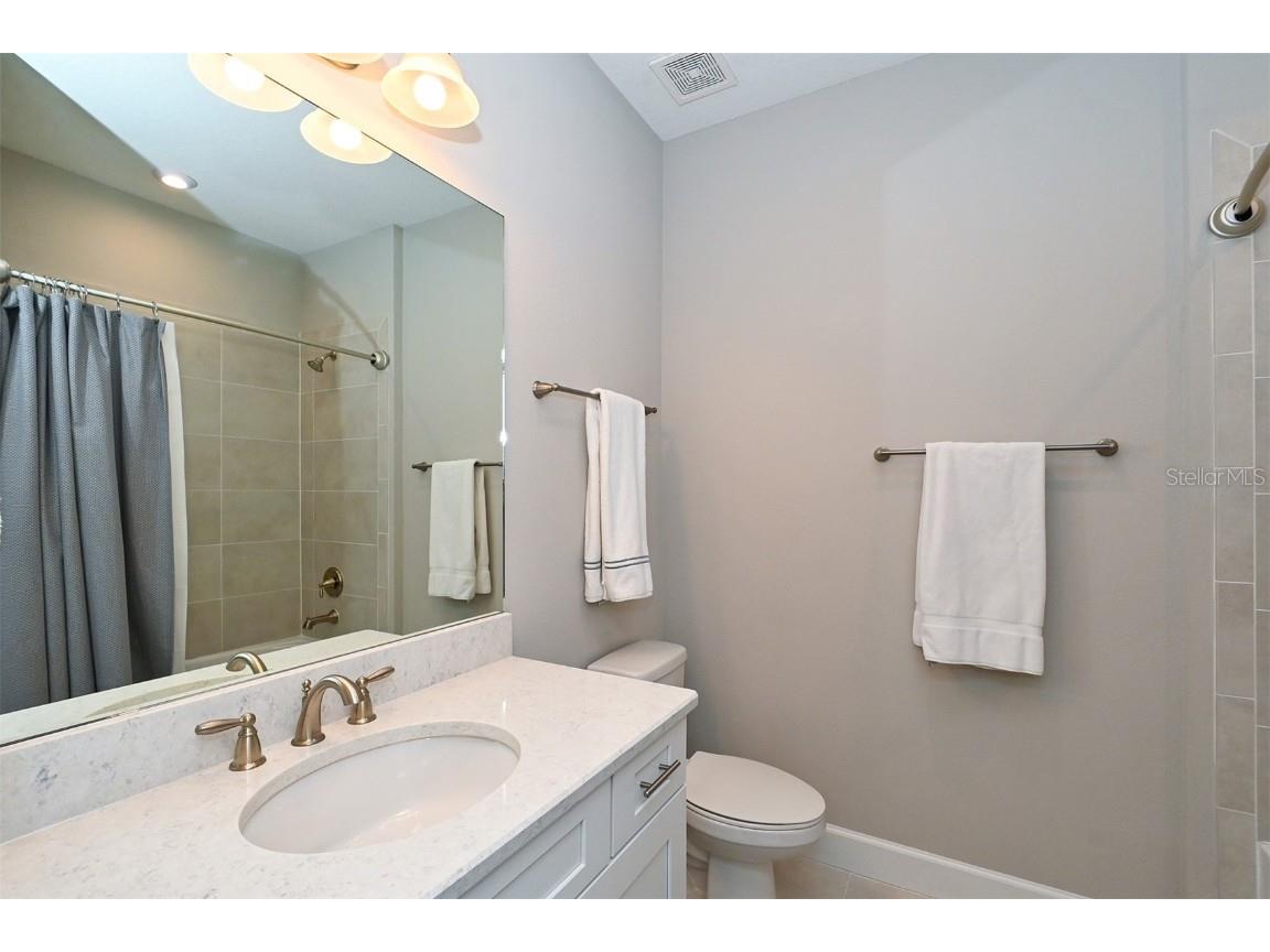 5560 Cannes Circle #3-106 Sarasota FL 34231 A4665433 image31