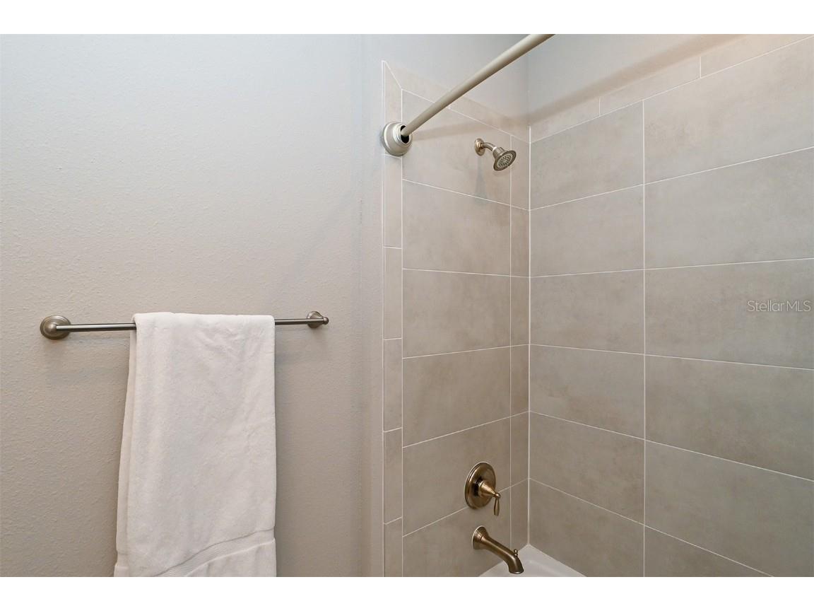 5560 Cannes Circle #3-106 Sarasota FL 34231 A4665433 image33