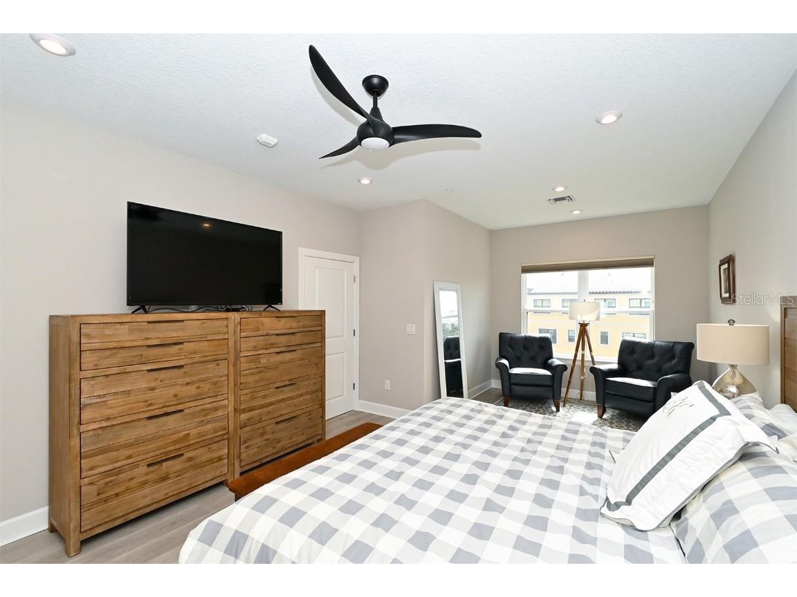 5560 Cannes Circle #3-106 Sarasota FL 34231 A4665433 image39