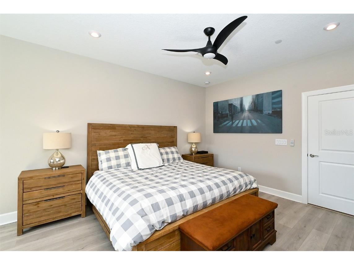 5560 Cannes Circle #3-106 Sarasota FL 34231 A4665433 image40