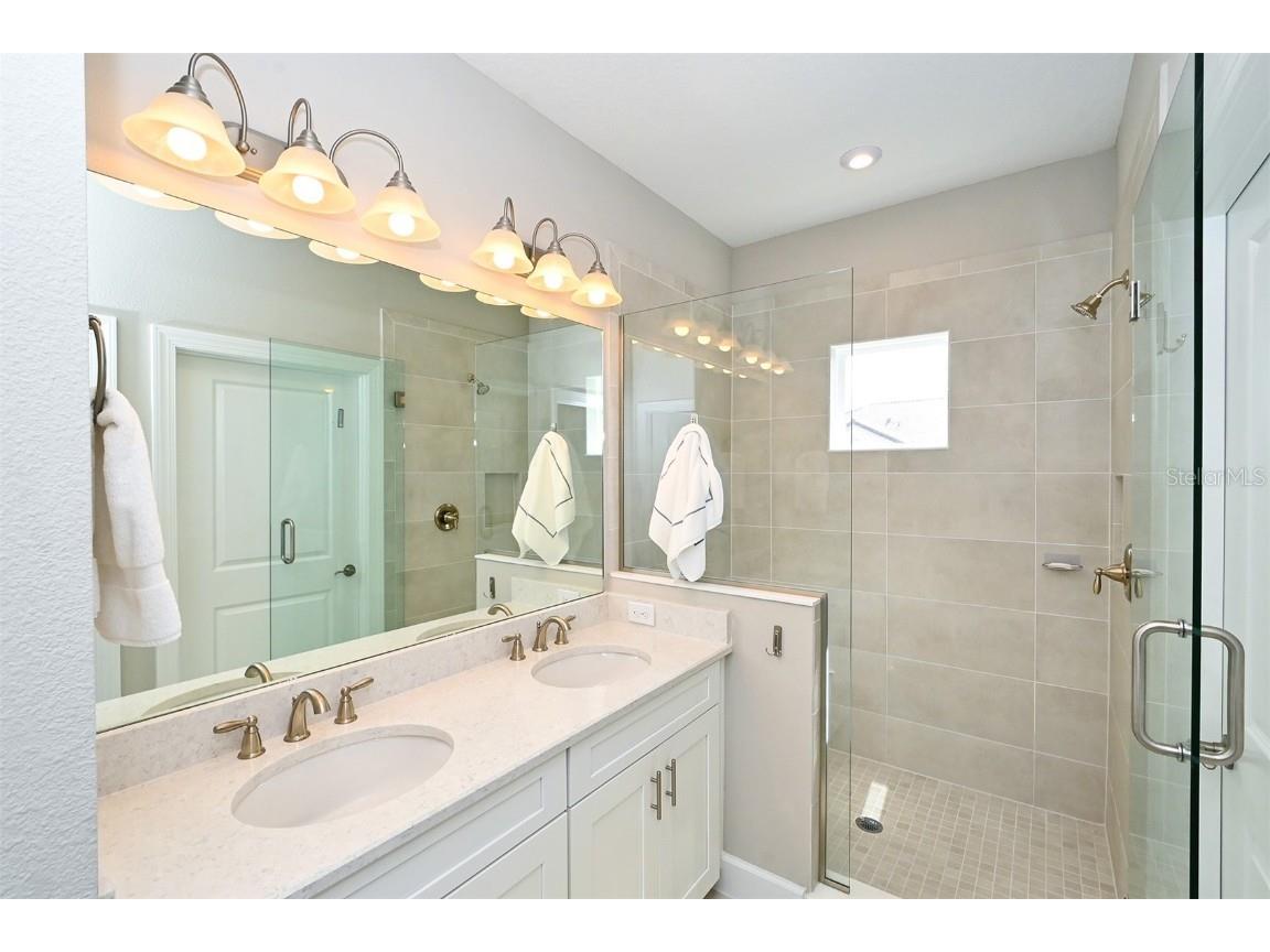 5560 Cannes Circle #3-106 Sarasota FL 34231 A4665433 image41