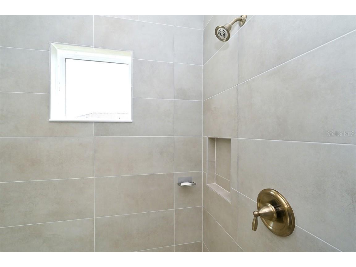 5560 Cannes Circle #3-106 Sarasota FL 34231 A4665433 image42