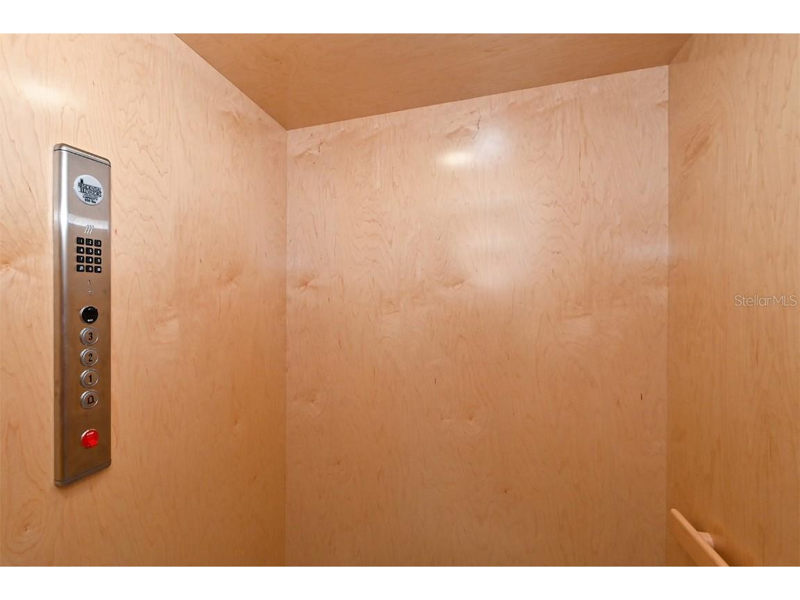 5560 Cannes Circle #3-106 Sarasota FL 34231 A4665433 image45