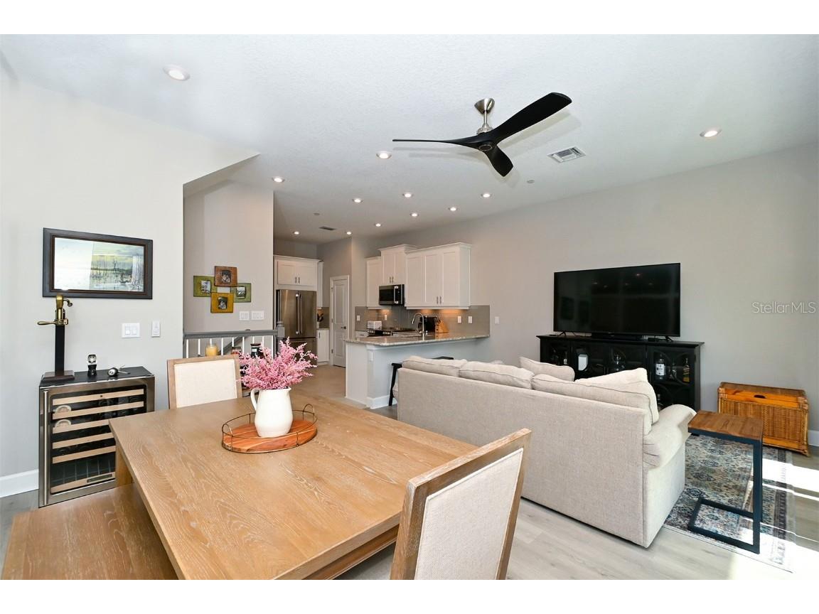 5560 Cannes Circle #3-106 Sarasota FL 34231 A4665433 image9