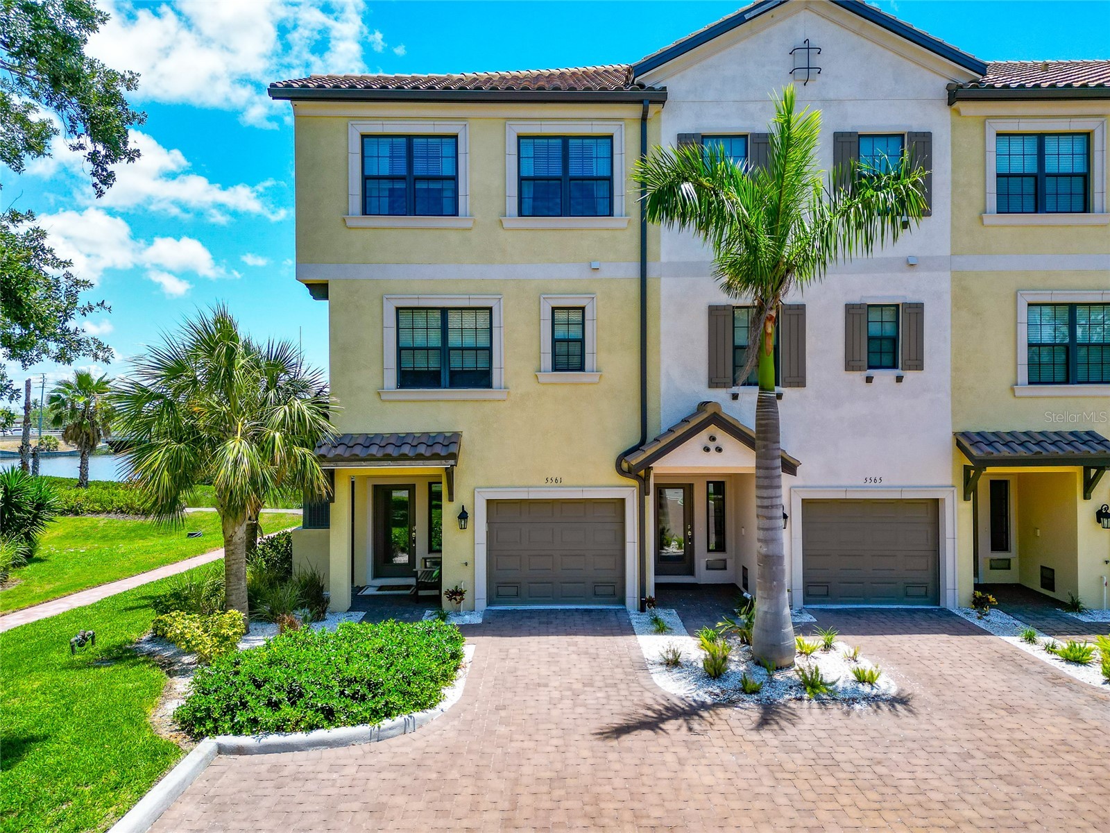 5561 Cannes Circle Sarasota FL 34231 A4652063 image1