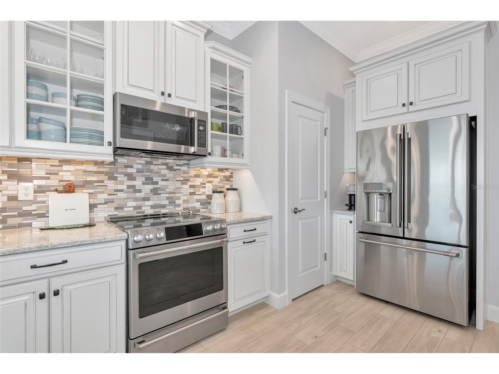 5561 Cannes Circle Sarasota FL 34231 A4652063 image10