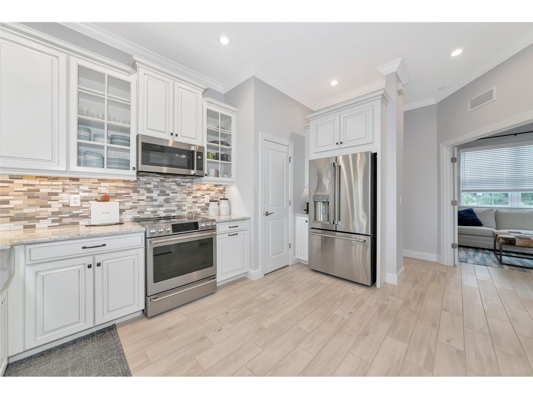 5561 Cannes Circle Sarasota FL 34231 A4652063 image11