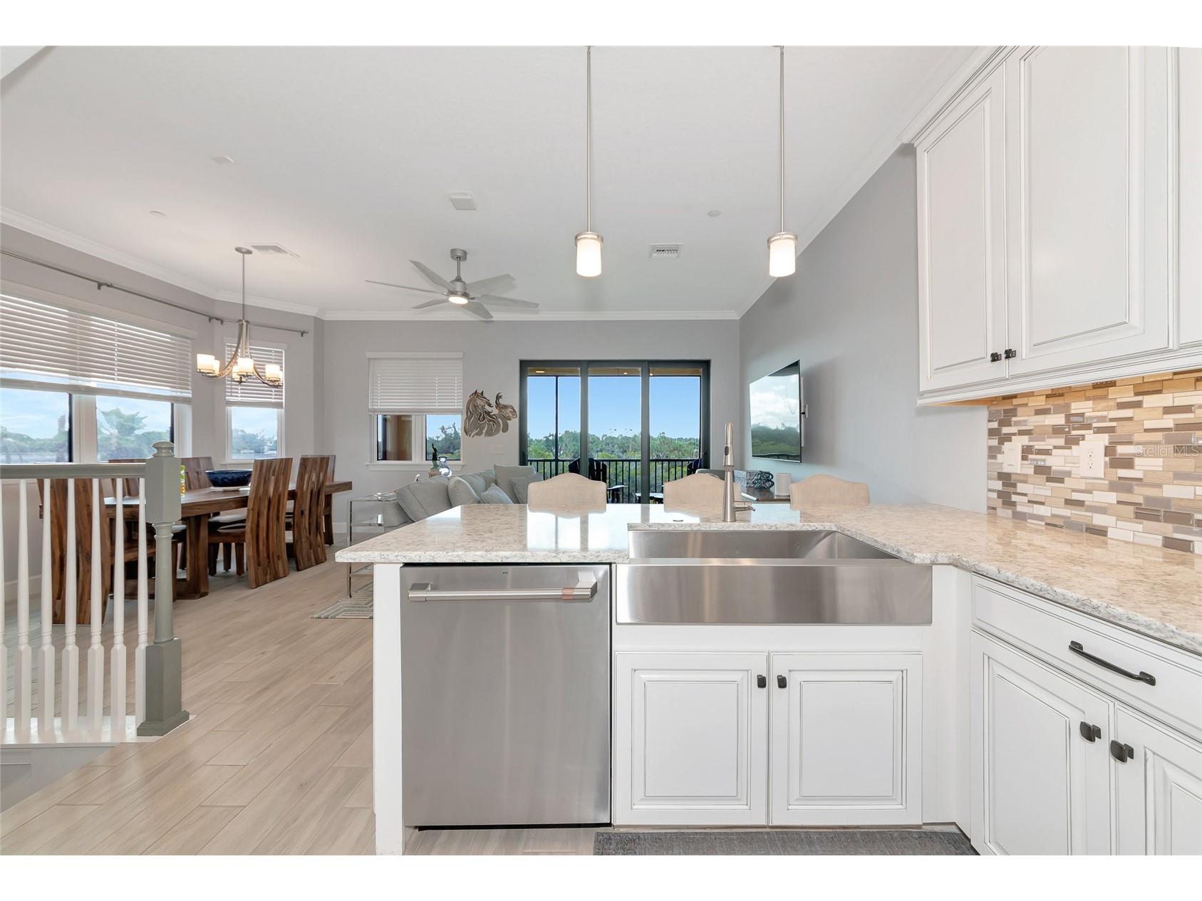 5561 Cannes Circle Sarasota FL 34231 A4652063 image12