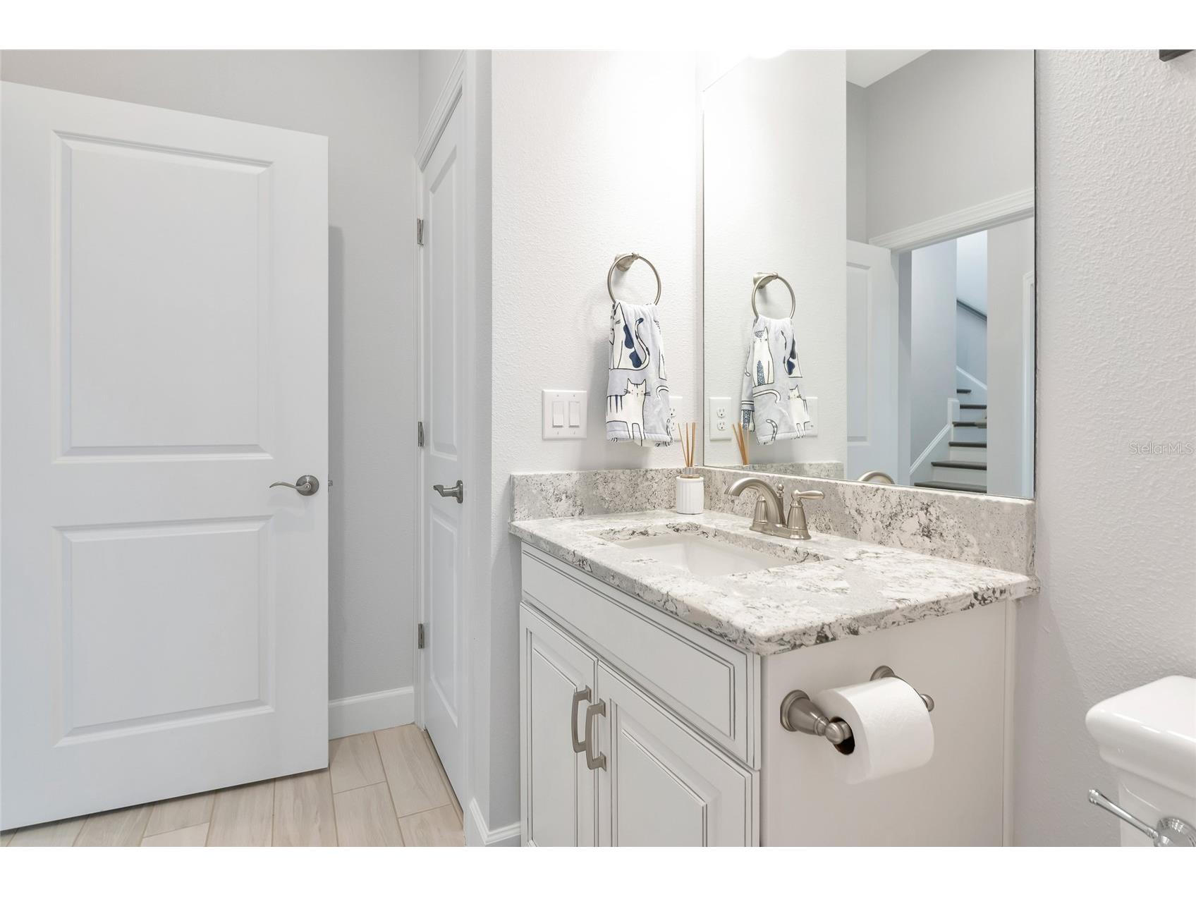 5561 Cannes Circle Sarasota FL 34231 A4652063 image21