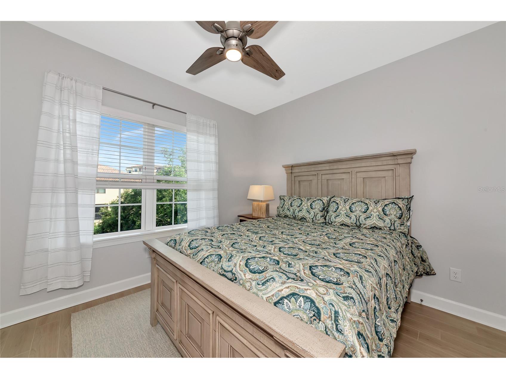 5561 Cannes Circle Sarasota FL 34231 A4652063 image23