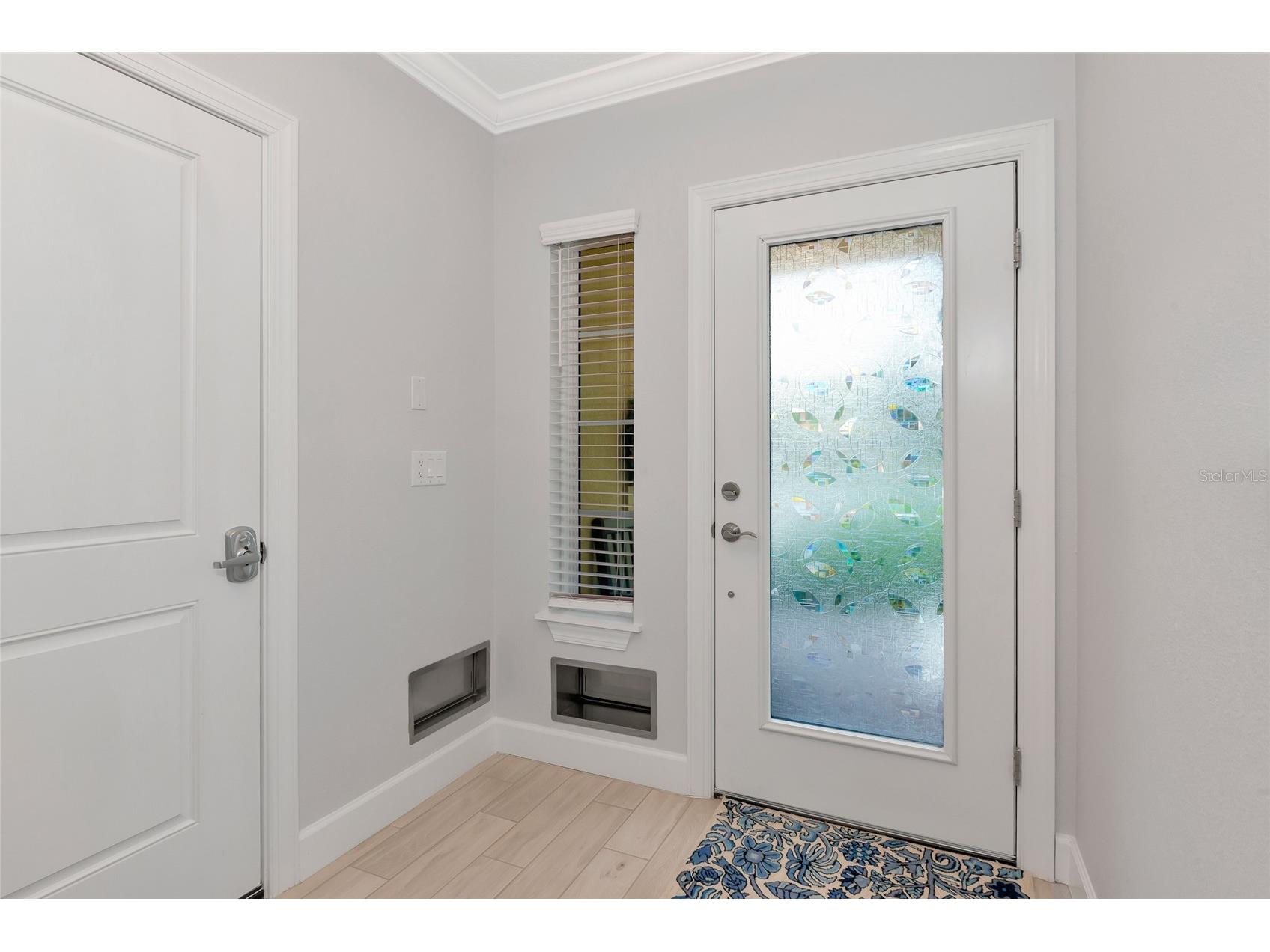 5561 Cannes Circle Sarasota FL 34231 A4652063 image3