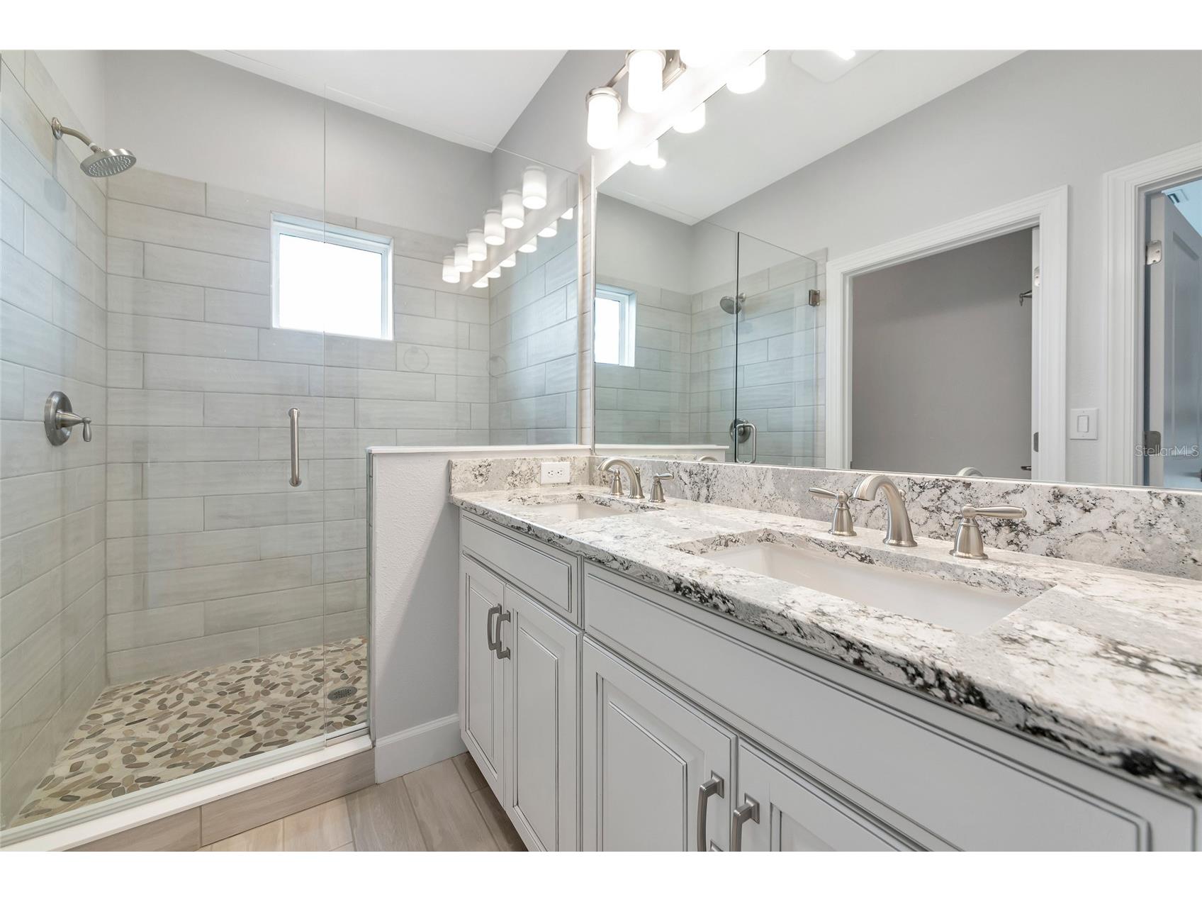 5561 Cannes Circle Sarasota FL 34231 A4652063 image32