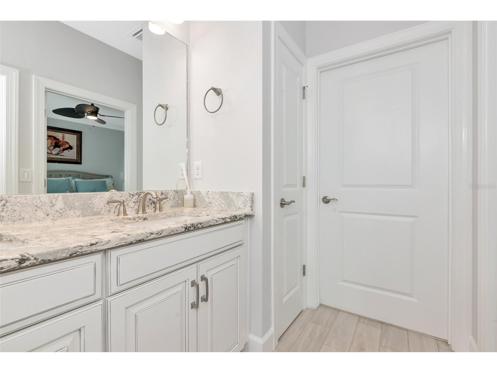 5561 Cannes Circle Sarasota FL 34231 A4652063 image34