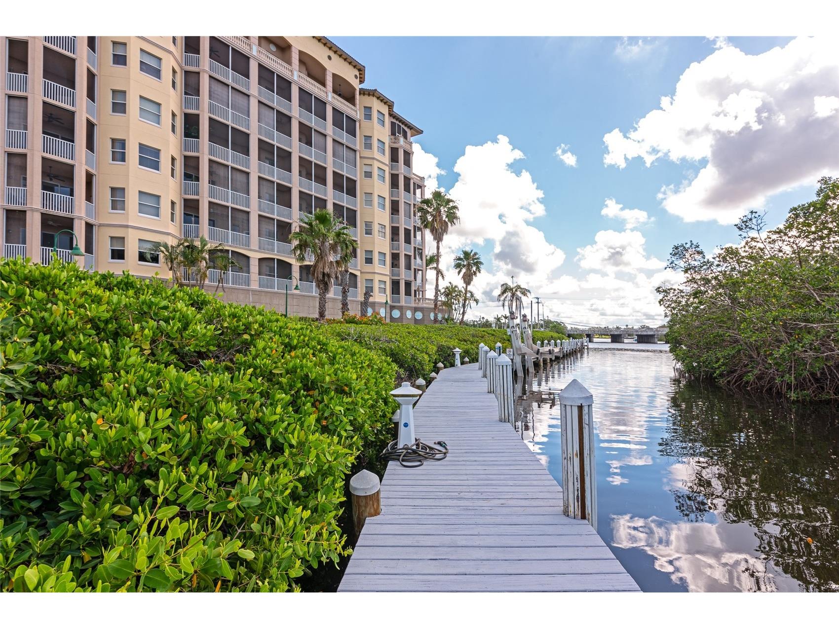 5561 Cannes Circle Sarasota FL 34231 A4652063 image43