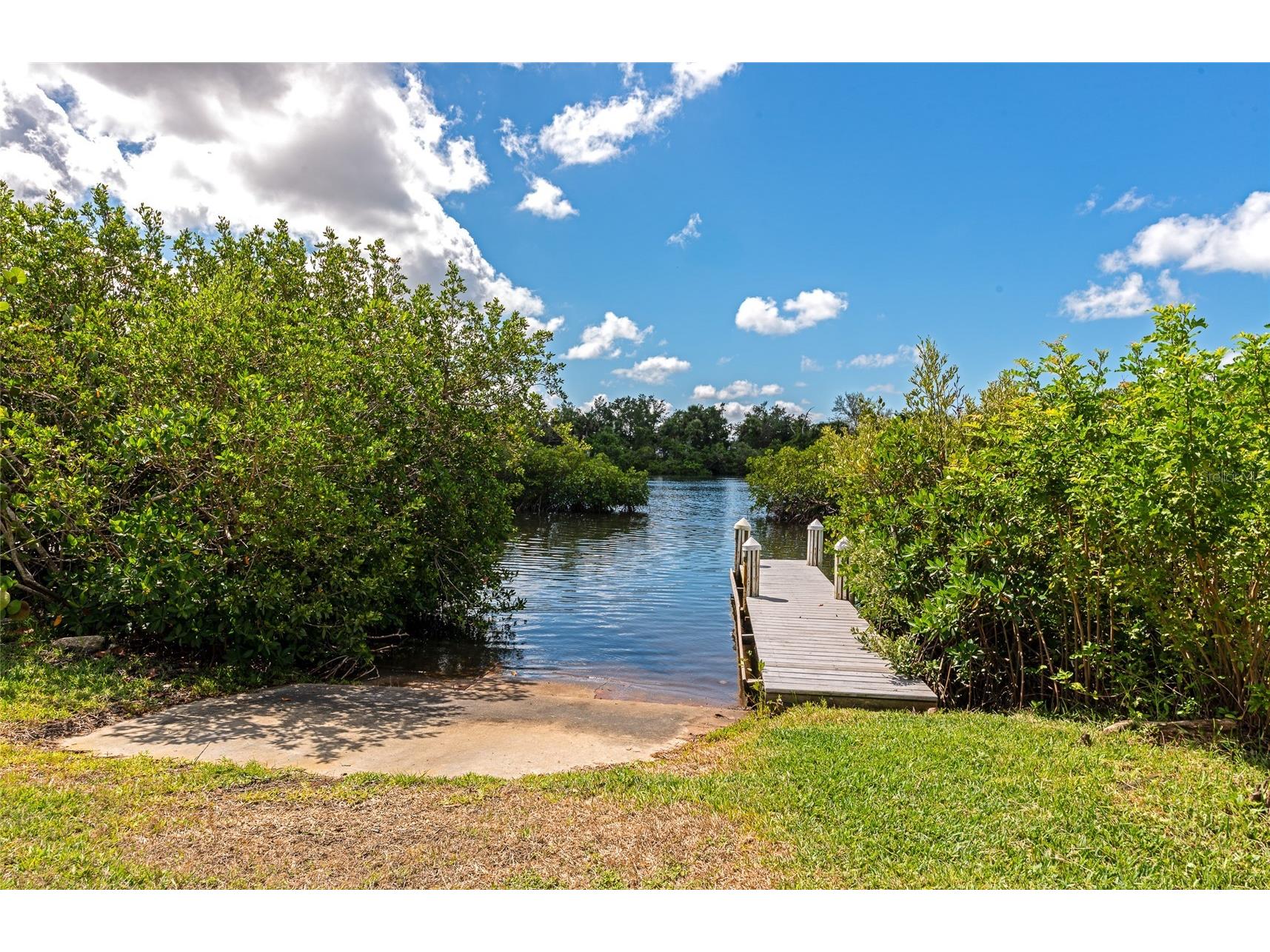 5561 Cannes Circle Sarasota FL 34231 A4652063 image44