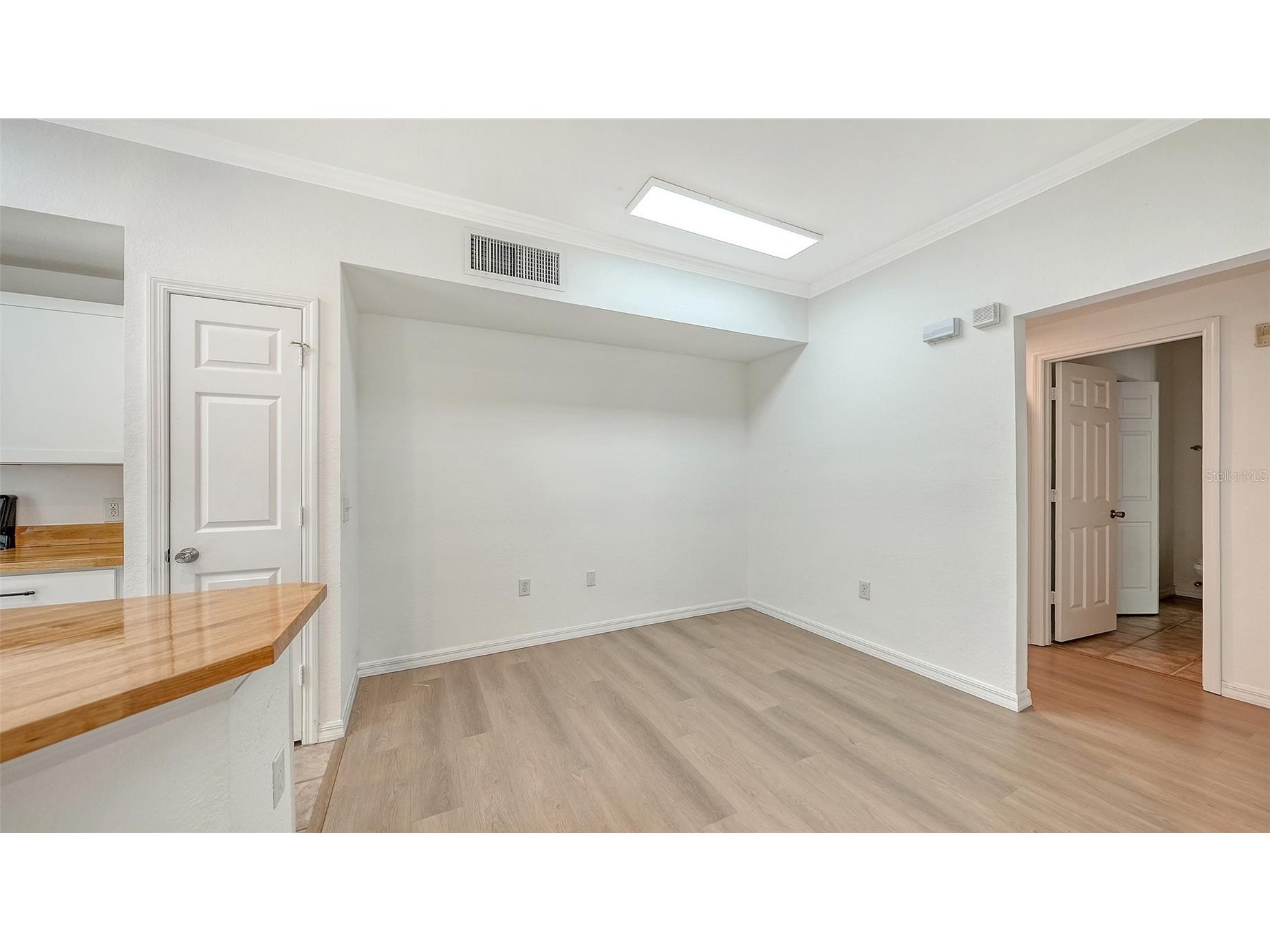 5561 Rosehill Road #104 Sarasota FL 34233 A4691365 image12