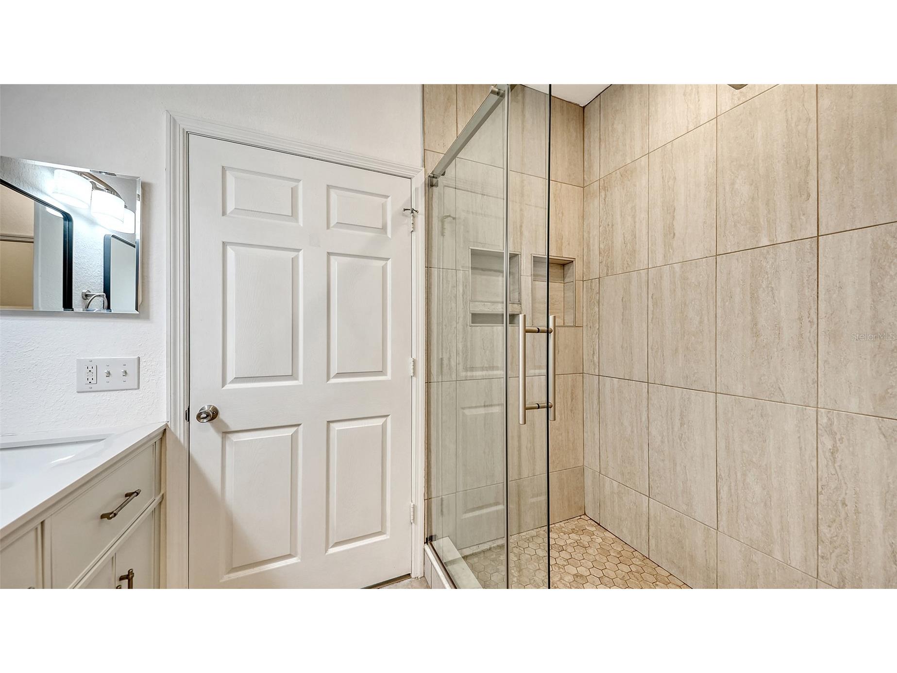 5561 Rosehill Road #104 Sarasota FL 34233 A4691365 image25