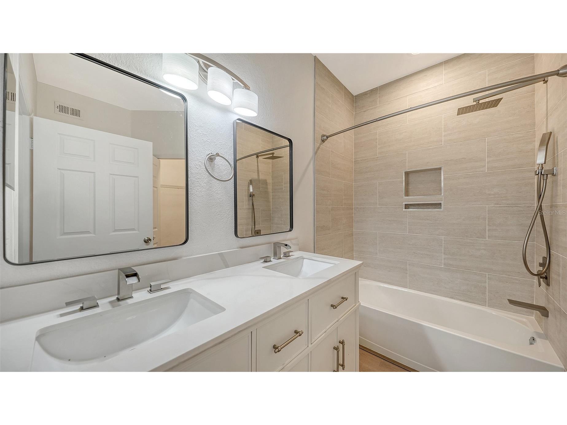 5561 Rosehill Road #104 Sarasota FL 34233 A4691365 image32
