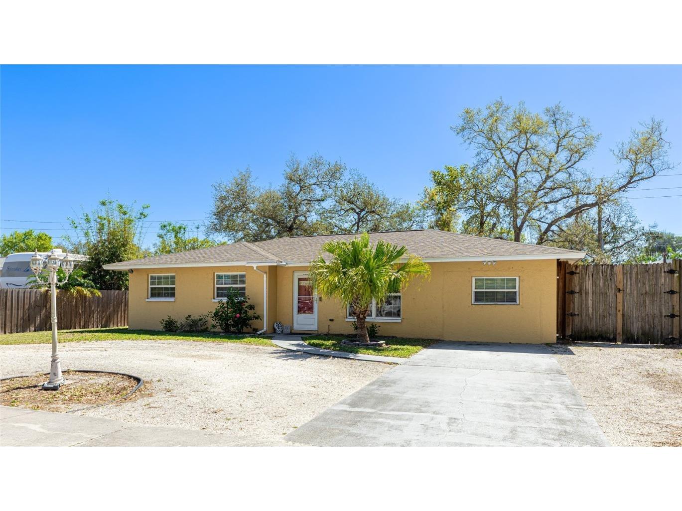 5562 Hayden Boulevard Sarasota FL 34232 A4643719 image1