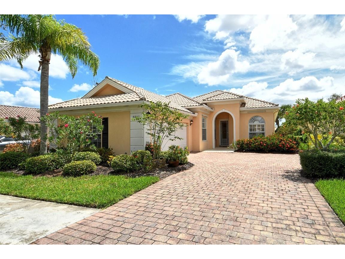 5562 Octonia Place Sarasota FL 34238 A4664536 image2